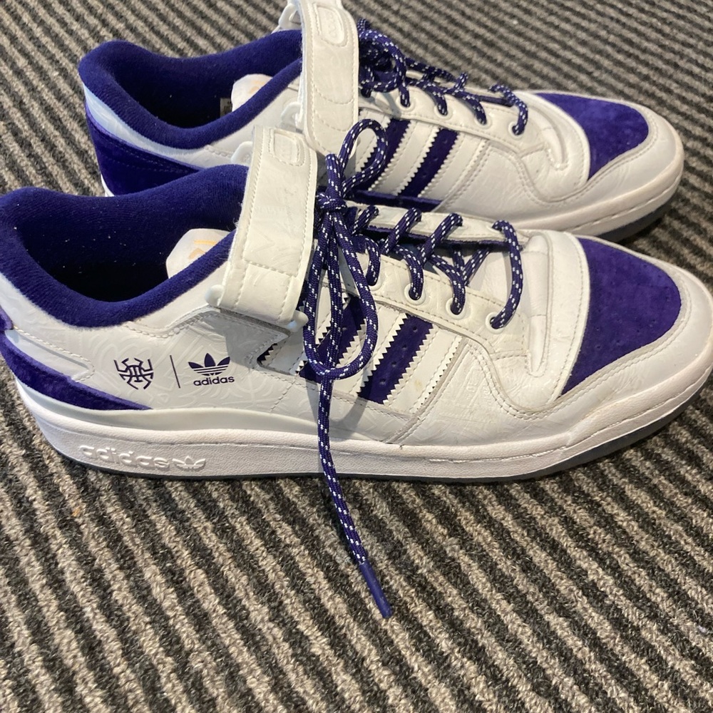 Men’s adidas sneaker purple suede with leather trim